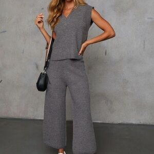 Vici Gray Sleeveless Knit Set